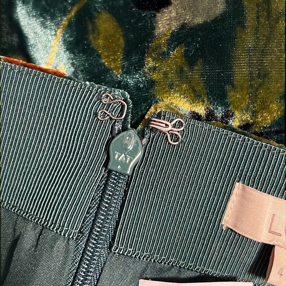 Ann Taylor LOFT size 4 floral print velvet mini skirt zips in back lined fall - Picture 10 of 12